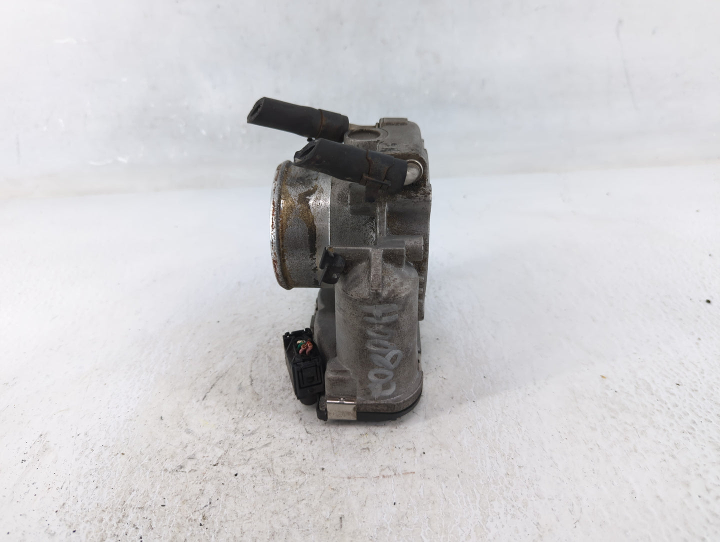 2009-2014 Hyundai Genesis Throttle Body P/N:35100-2C300 Fits Fits 2009 2010 2011 2012 2013 2014 OEM Used Auto Parts - Oemuse