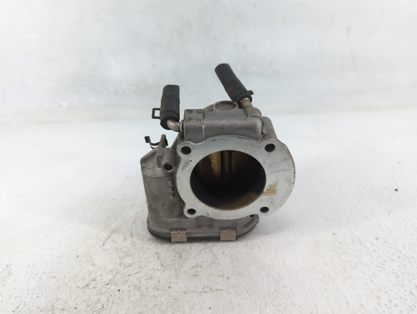 2009-2014 Hyundai Genesis Throttle Body P/N:35100-2C300 Fits Fits 2009 2010 2011 2012 2013 2014 OEM Used Auto Parts - Oemuse