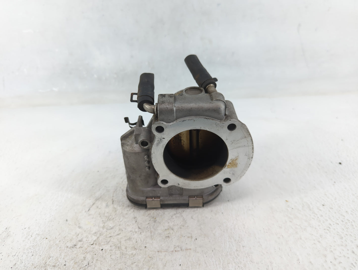 2009-2014 Hyundai Genesis Throttle Body P/N:35100-2C300 Fits Fits 2009 2010 2011 2012 2013 2014 OEM Used Auto Parts - Oemuse