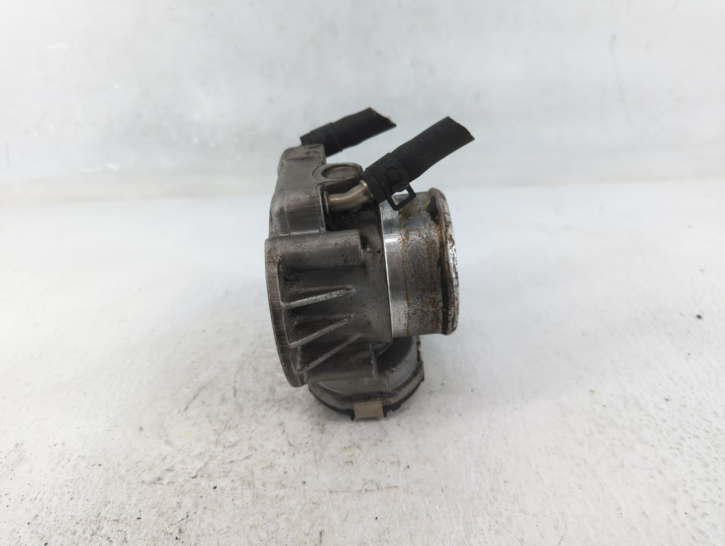 2009-2014 Hyundai Genesis Throttle Body P/N:35100-2C300 Fits Fits 2009 2010 2011 2012 2013 2014 OEM Used Auto Parts - Oemuse
