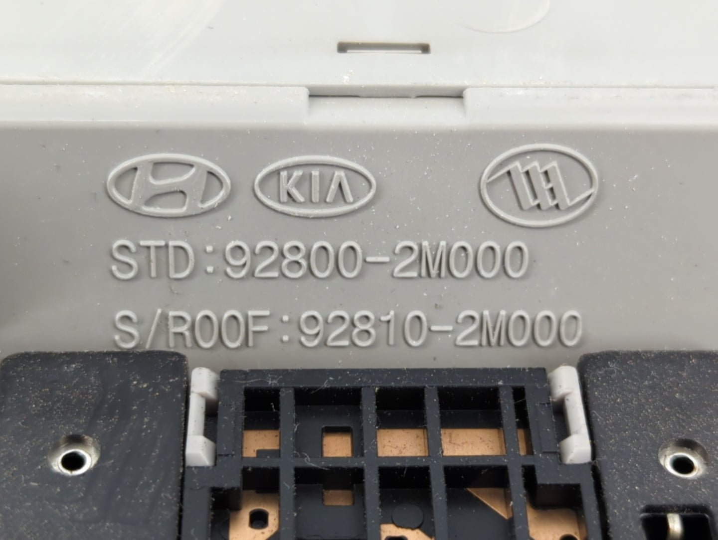 2011 Hyundai Genesis Overhead Roof Console - Oemusedautoparts1.com