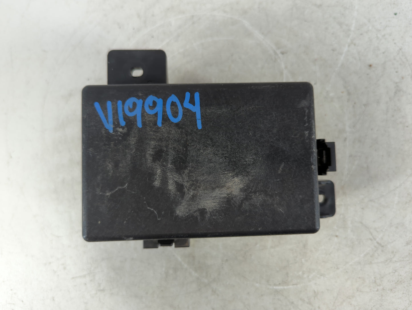 2009-2011 Hyundai Genesis Fusebox Fuse Box Panel Relay Module P/N:91400 2M040 Fits Fits 2009 2010 2011 OEM Used Auto Parts -
