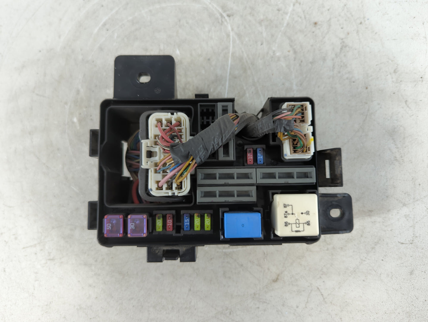 2009-2011 Hyundai Genesis Fusebox Fuse Box Panel Relay Module P/N:91400 2M040 Fits Fits 2009 2010 2011 OEM Used Auto Parts -