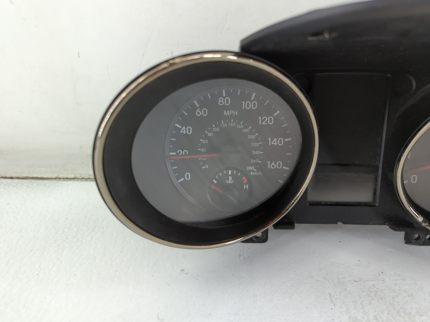 2011-2012 Hyundai Genesis Instrument Cluster Speedometer Gauges P/N:94011-2M150 Fits Fits 2011 2012 OEM Used Auto Parts - Oe