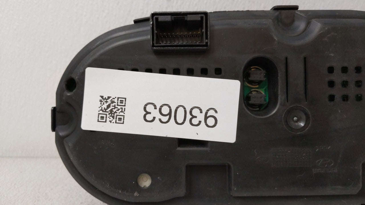 2011-2012 Hyundai Genesis Instrument Cluster Speedometer Gauges P/N:94031-2M000 94011-2M590 Fits Fits 2011 2012 OEM Used Aut