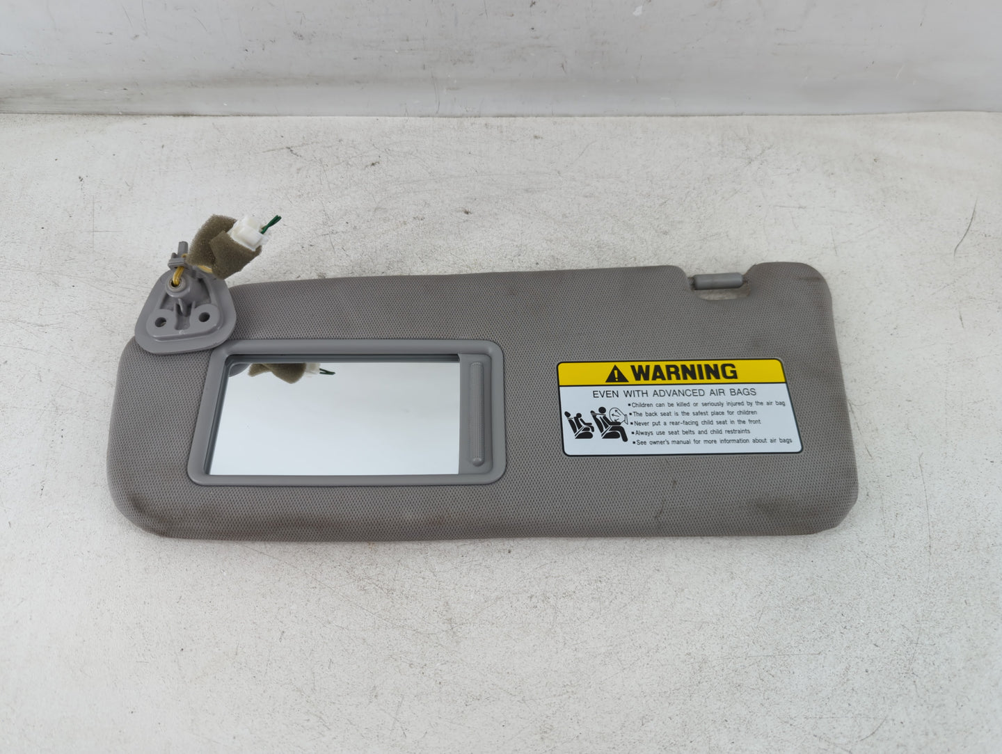 2010-2012 Hyundai Santa Fe Sun Visor Shade Replacement Driver Left Mirror Fits Fits 2010 2011 2012 OEM Used Auto Parts - Oem