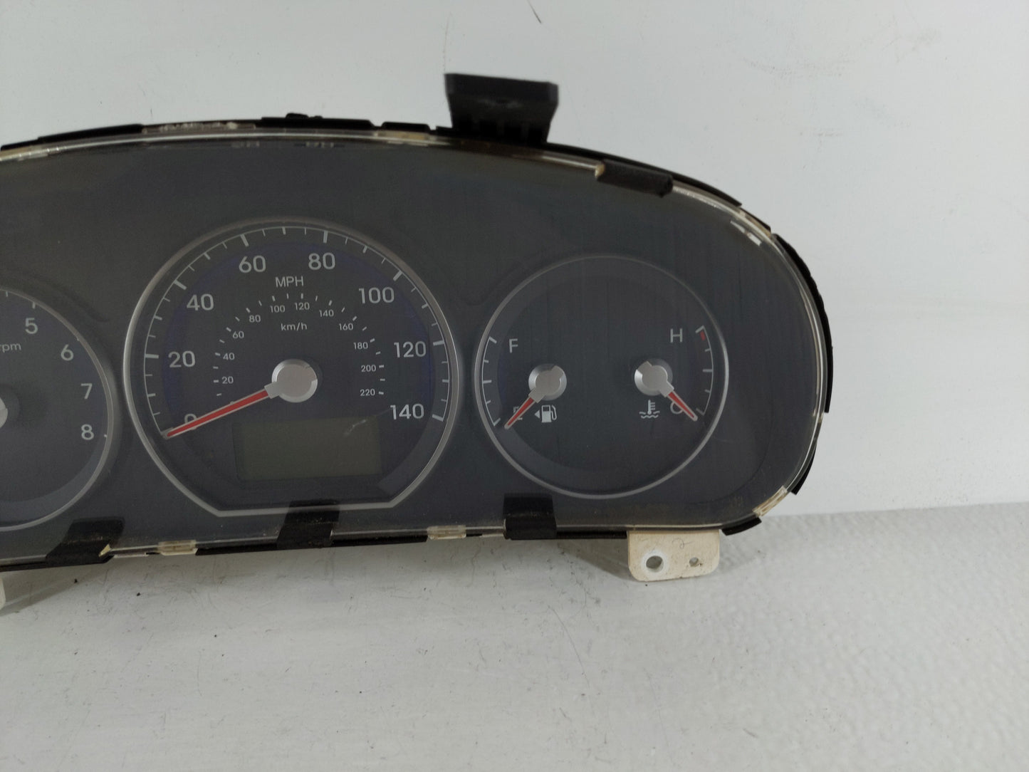 2010-2012 Hyundai Santa Fe Instrument Cluster Speedometer Gauges P/N:94011-0W130 Fits Fits 2010 2011 2012 OEM Used Auto Part