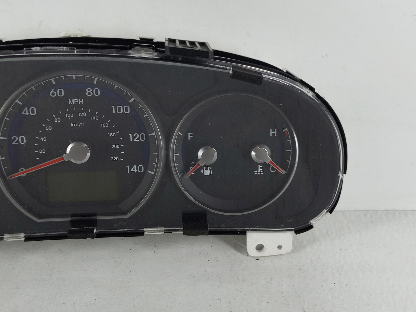 2010-2012 Hyundai Santa Fe Instrument Cluster Speedometer Gauges P/N:94011-0W030CA Fits Fits 2010 2011 2012 OEM Used Auto Pa