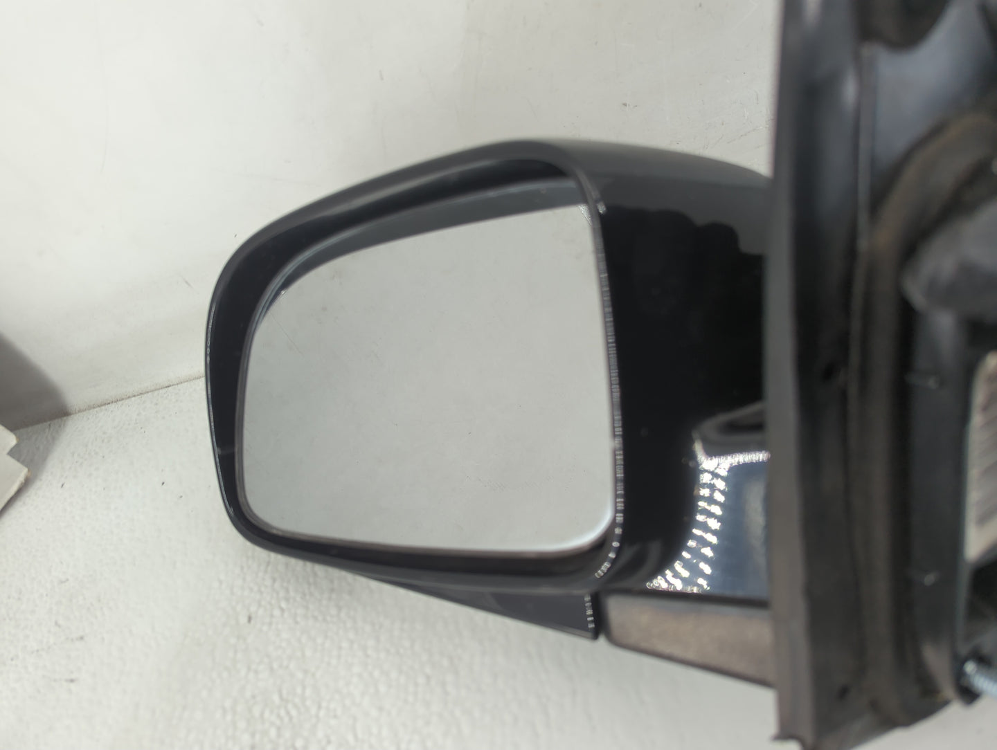 2011 Hyundai Santa Fe Driver Side View Mirror - Left Door Mirror OEM Used - Oemusedautoparts1.com
