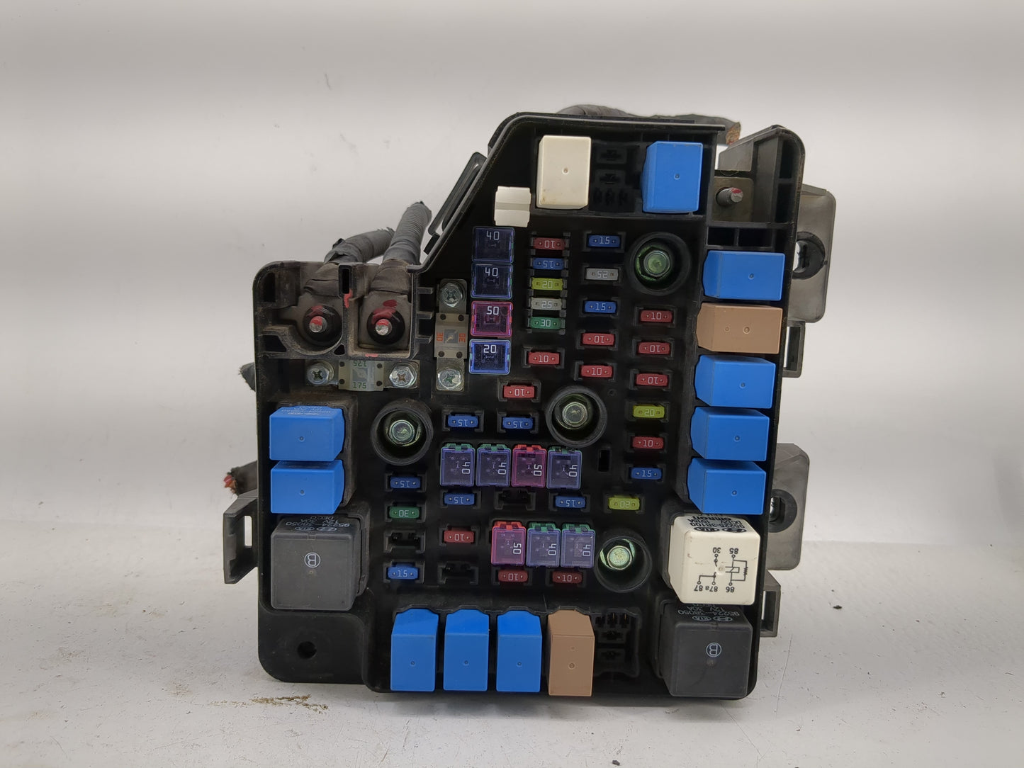2010-2012 Hyundai Santa Fe Fusebox Fuse Box Panel Relay Module Fits Fits 2010 2011 2012 OEM Used Auto Parts - Oemusedautopar