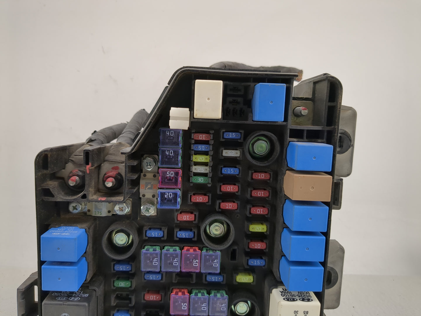 2010-2012 Hyundai Santa Fe Fusebox Fuse Box Panel Relay Module Fits Fits 2010 2011 2012 OEM Used Auto Parts - Oemusedautopar