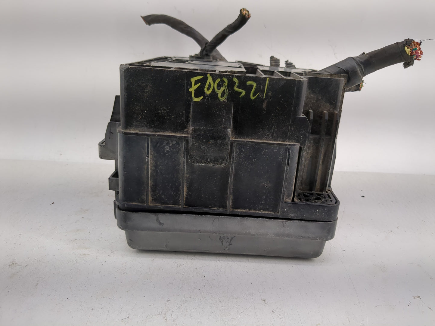 2010-2012 Hyundai Santa Fe Fusebox Fuse Box Panel Relay Module Fits Fits 2010 2011 2012 OEM Used Auto Parts - Oemusedautopar