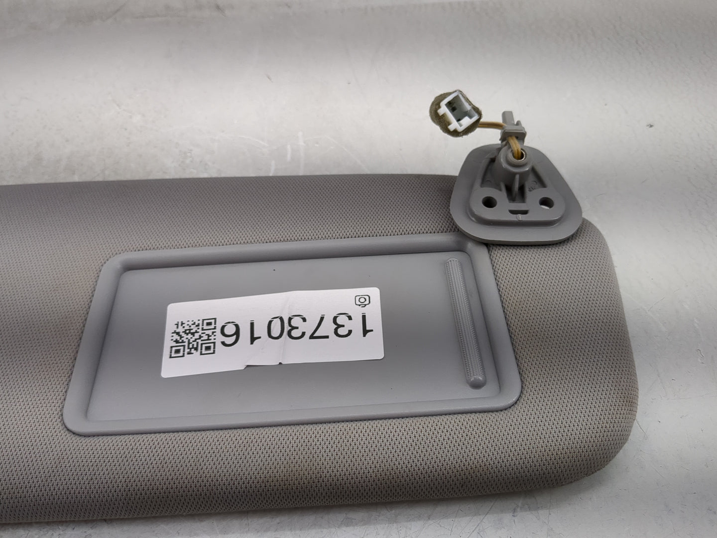 2010-2012 Hyundai Santa Fe Sun Visor Shade Replacement Passenger Right Mirror Fits Fits 2010 2011 2012 OEM Used Auto Parts -