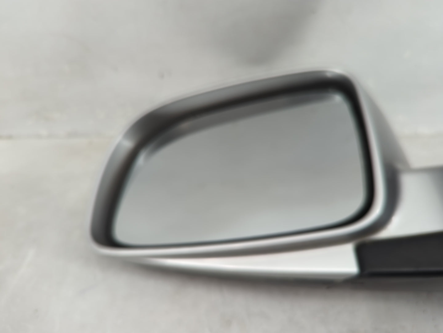 2007-2012 Hyundai Santa Fe Driver Side View Mirror - Left Door Mirror OEM Used - Oemusedautoparts1.com