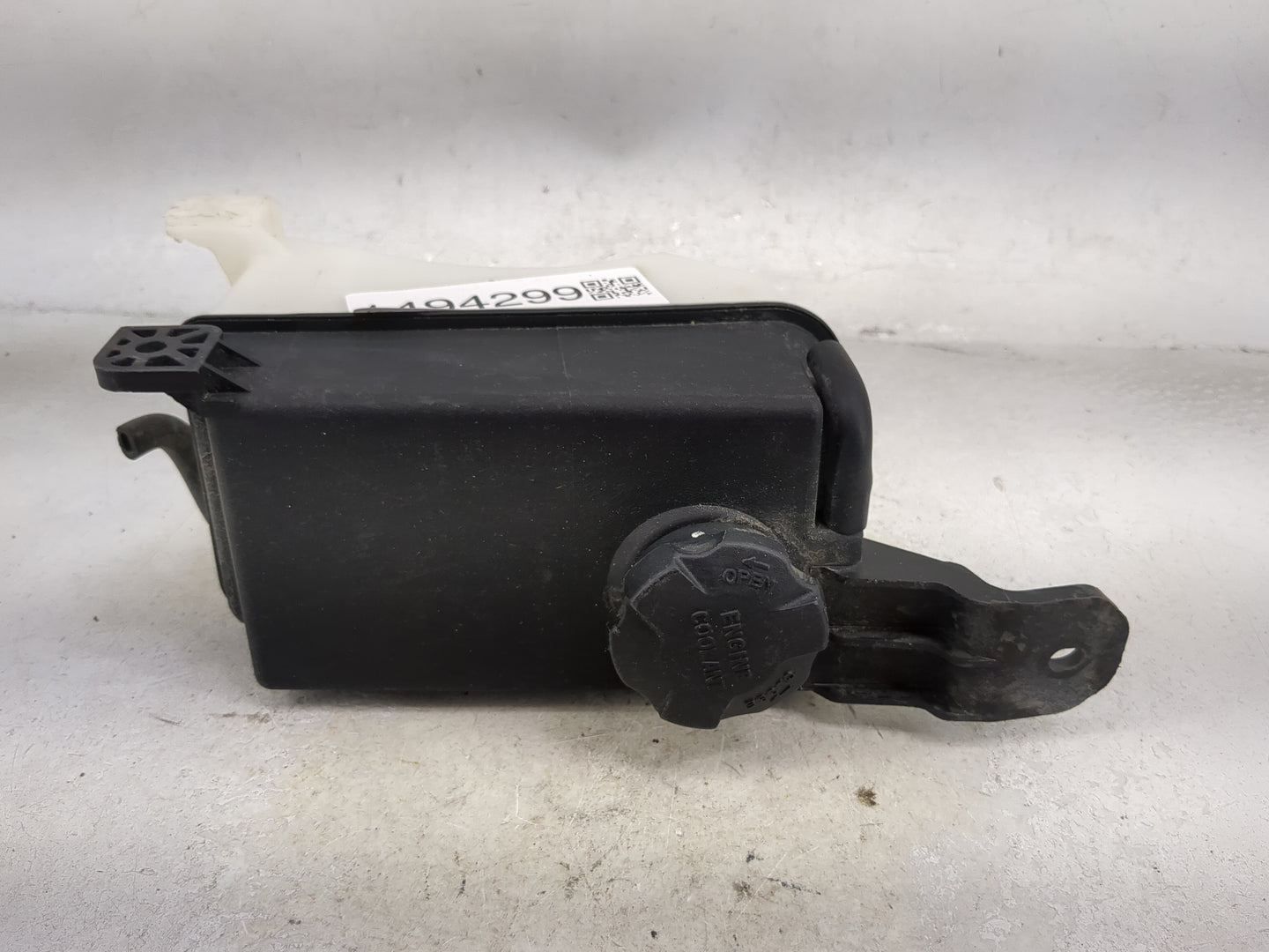 2010 Hyundai Santa Fe Radiator Coolant Overflow Expansion Tank Bottle 1494299 - Oemusedautoparts1.com