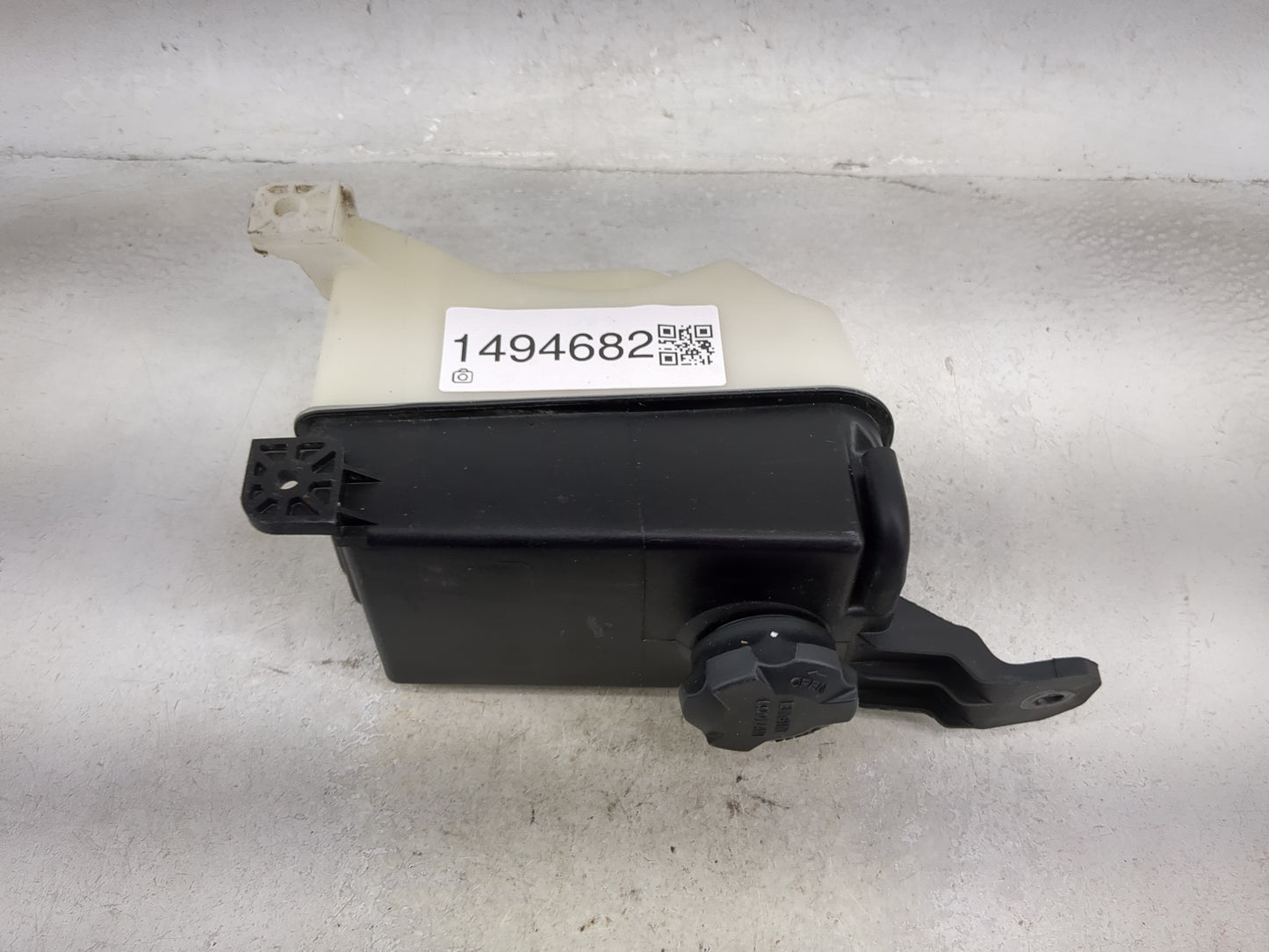 2010 Hyundai Santa Fe Radiator Coolant Overflow Expansion Tank Bottle 1494682 - Oemusedautoparts1.com