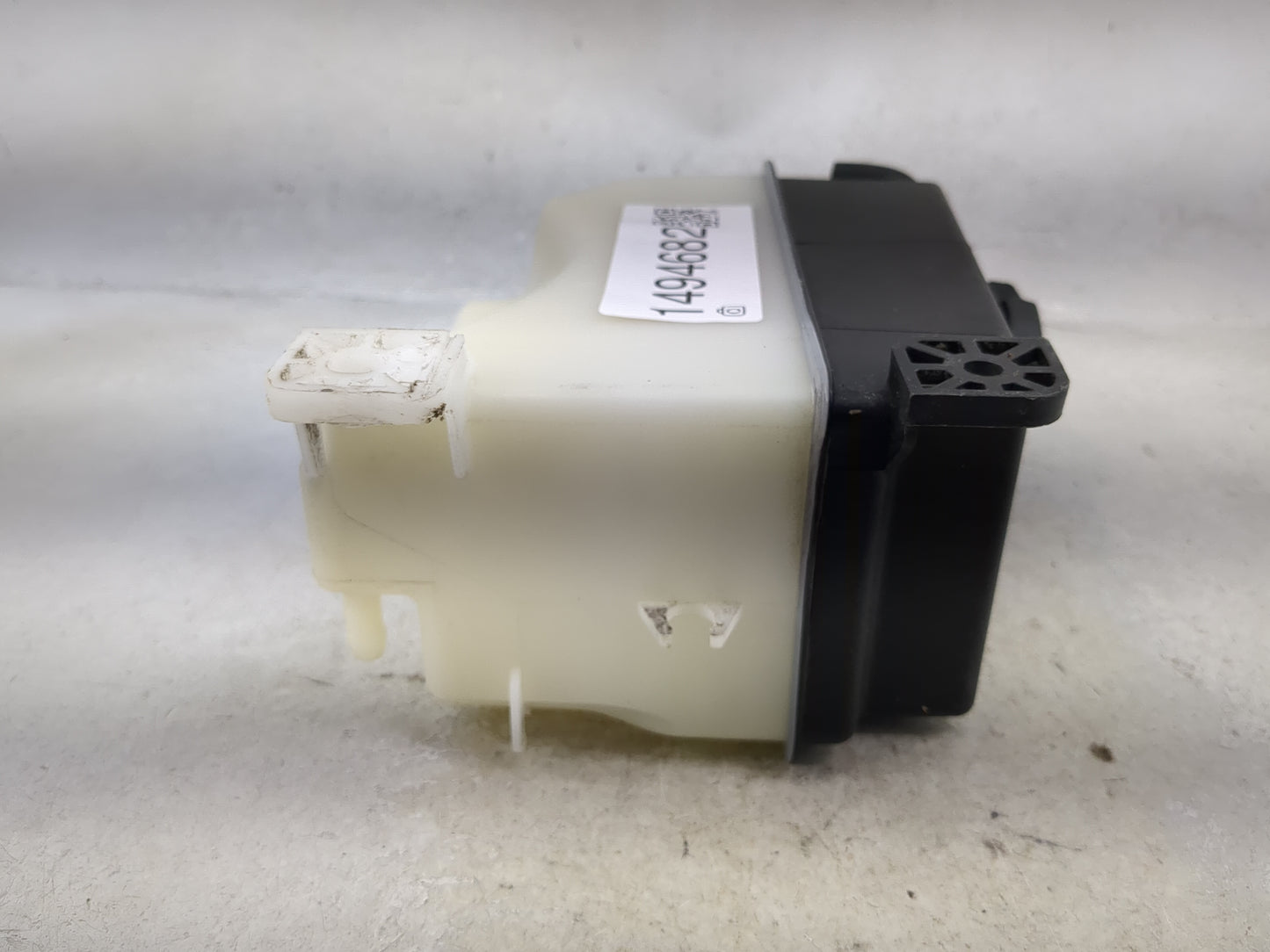 2010 Hyundai Santa Fe Radiator Coolant Overflow Expansion Tank Bottle 1494682 - Oemusedautoparts1.com