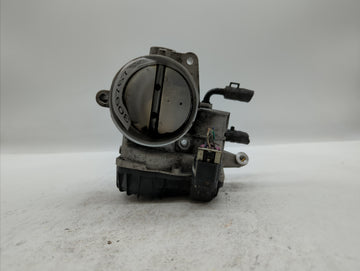 2010-2012 Hyundai Santa Fe Throttle Body P/N:28099075 35100-3C700 Fits Fits 2010 2011 2012 2013 2014 OEM Used Auto Parts - O