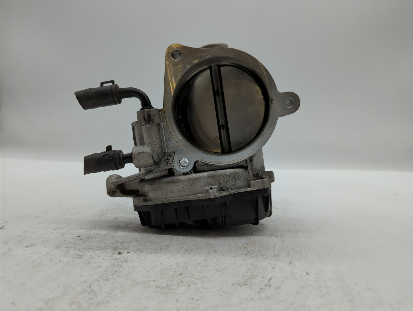 2010-2012 Hyundai Santa Fe Throttle Body P/N:28099075 35100-3C700 Fits Fits 2010 2011 2012 2013 2014 OEM Used Auto Parts - O