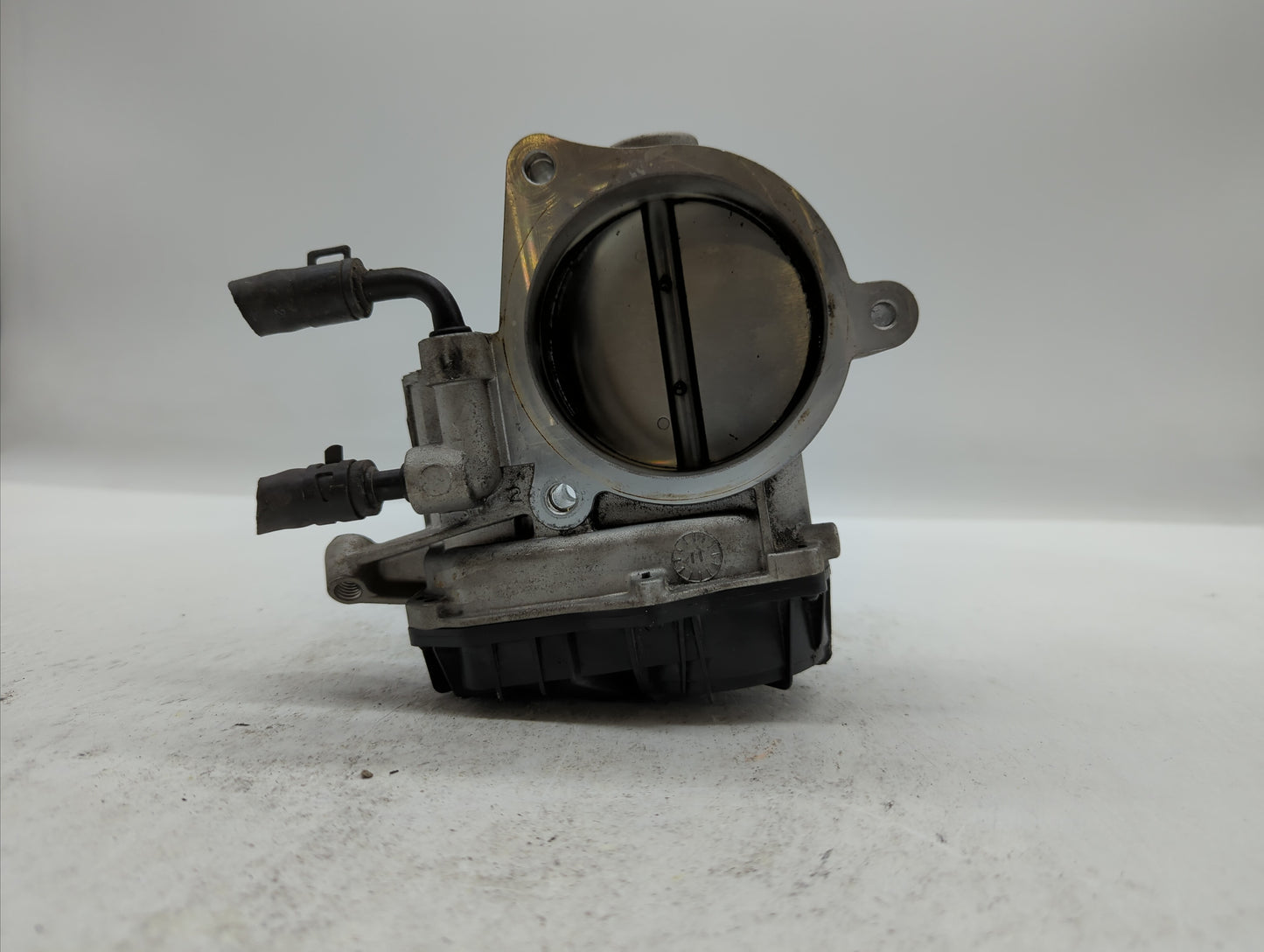 2010-2012 Hyundai Santa Fe Throttle Body P/N:28099075 35100-3C700 Fits Fits 2010 2011 2012 2013 2014 OEM Used Auto Parts - O