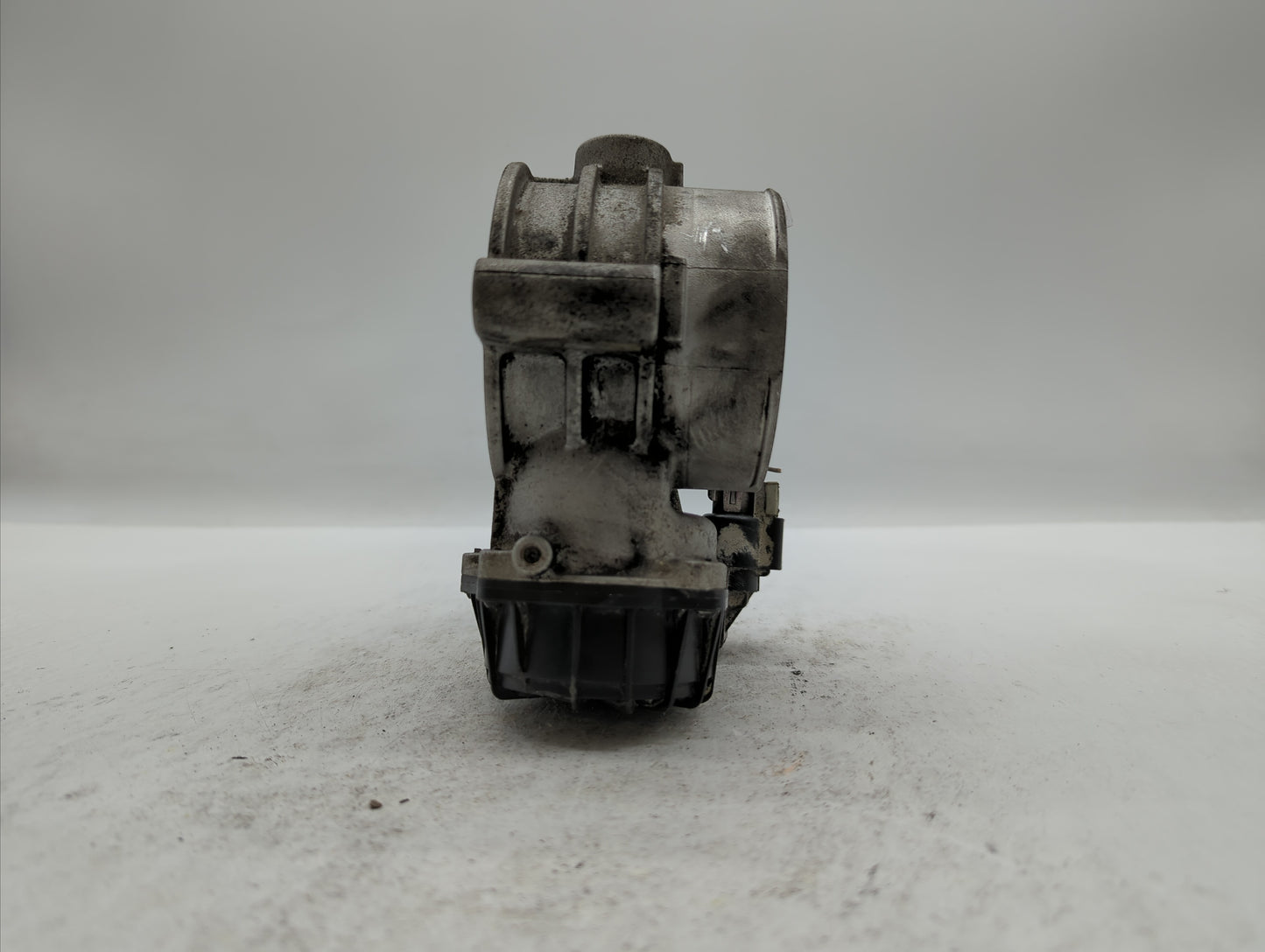 2010-2012 Hyundai Santa Fe Throttle Body P/N:28099075 35100-3C700 Fits Fits 2010 2011 2012 2013 2014 OEM Used Auto Parts - O