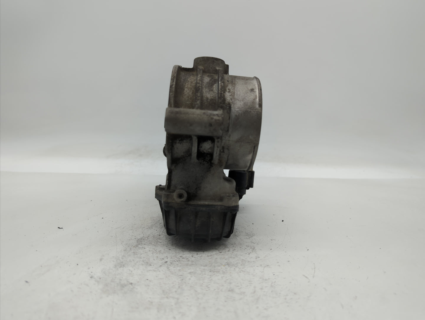 2010-2012 Hyundai Santa Fe Throttle Body P/N:28099075 35100-3C700 Fits Fits 2010 2011 2012 2013 2014 OEM Used Auto Parts - O