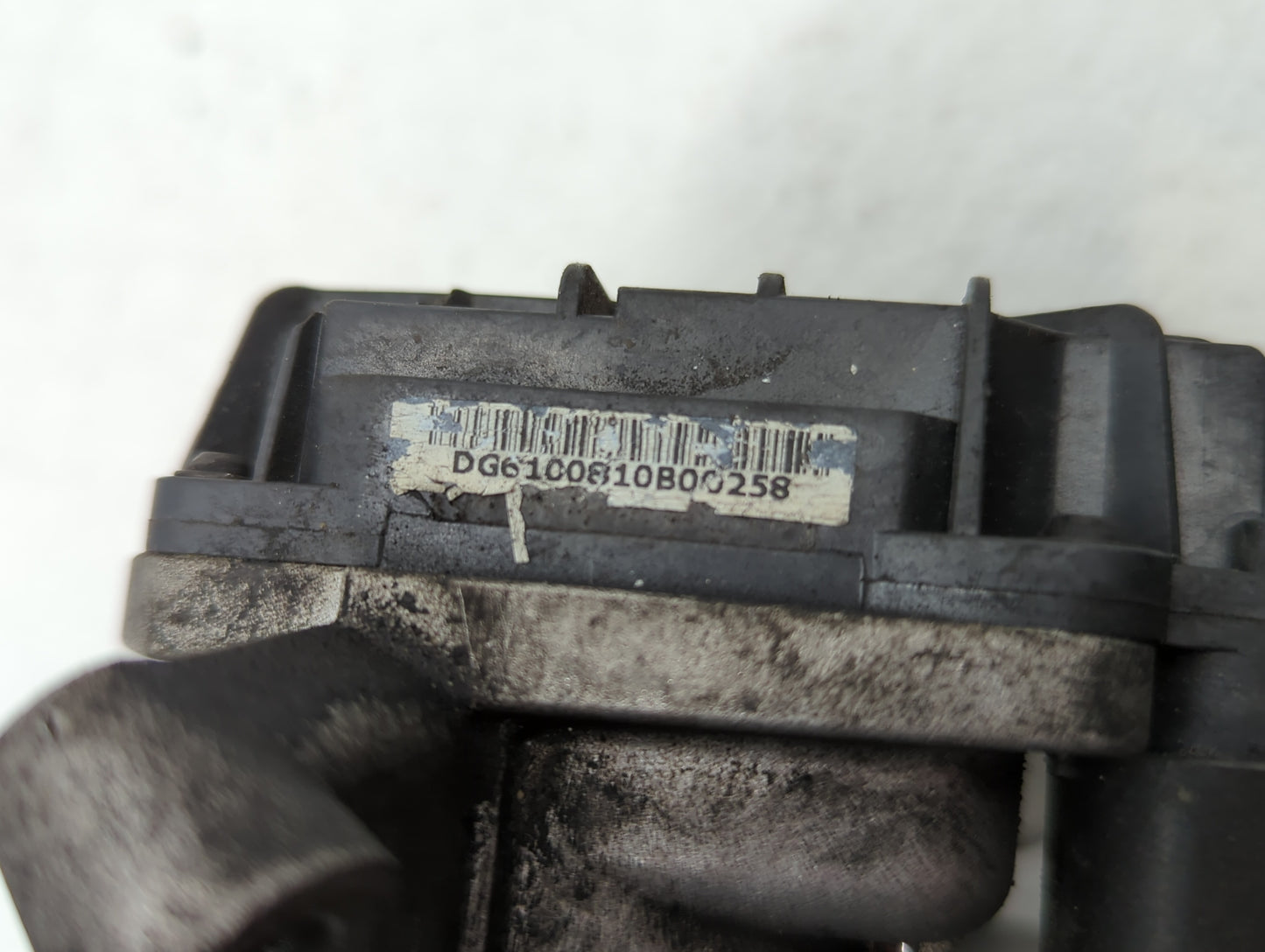 2010-2012 Hyundai Santa Fe Throttle Body P/N:28099075 35100-3C700 Fits Fits 2010 2011 2012 2013 2014 OEM Used Auto Parts - O
