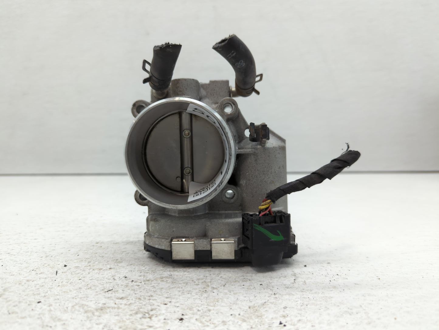 2010-2012 Hyundai Santa Fe Throttle Body P/N:35100-25400 Fits Fits 2006 2007 2008 2009 2010 2011 2012 2013 OEM Used Auto Par