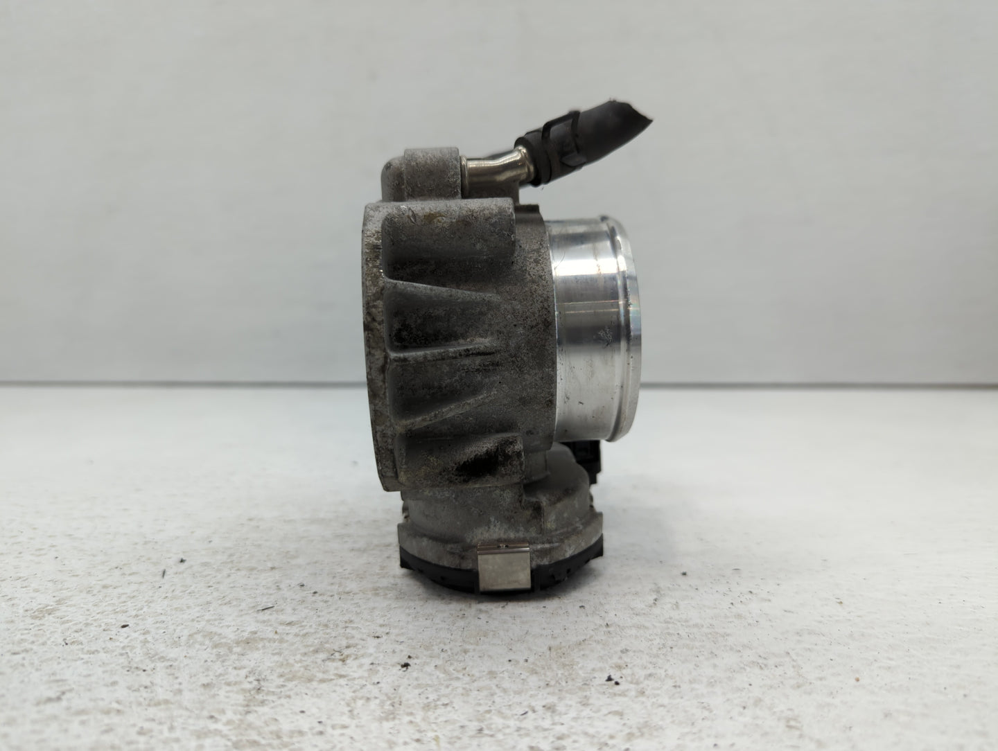 2010-2012 Hyundai Santa Fe Throttle Body P/N:35100-25400 Fits Fits 2006 2007 2008 2009 2010 2011 2012 2013 OEM Used Auto Par