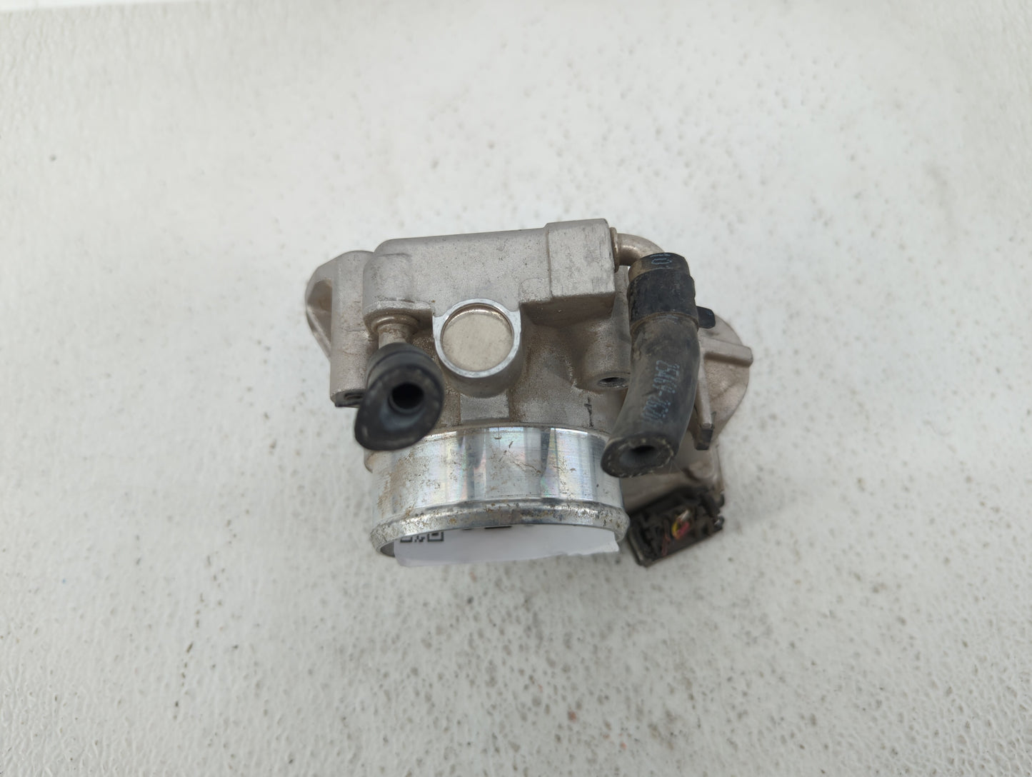 2010-2012 Hyundai Santa Fe Throttle Body P/N:35100-25400 Fits Fits 2006 2007 2008 2009 2010 2011 2012 2013 OEM Used Auto Par