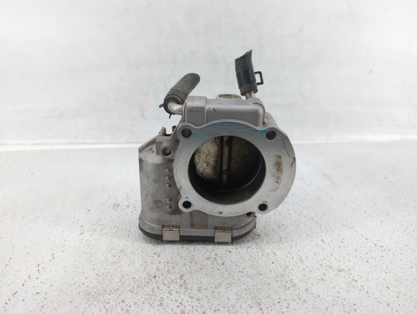 2010-2012 Hyundai Santa Fe Throttle Body P/N:35100-25400 Fits Fits 2006 2007 2008 2009 2010 2011 2012 2013 OEM Used Auto Par
