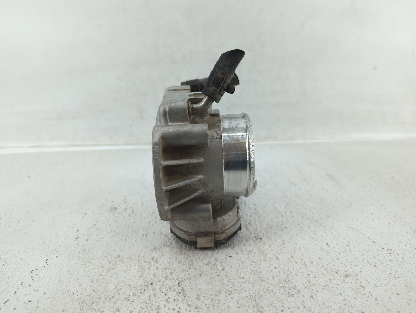2010-2012 Hyundai Santa Fe Throttle Body P/N:35100-25400 Fits Fits 2006 2007 2008 2009 2010 2011 2012 2013 OEM Used Auto Par