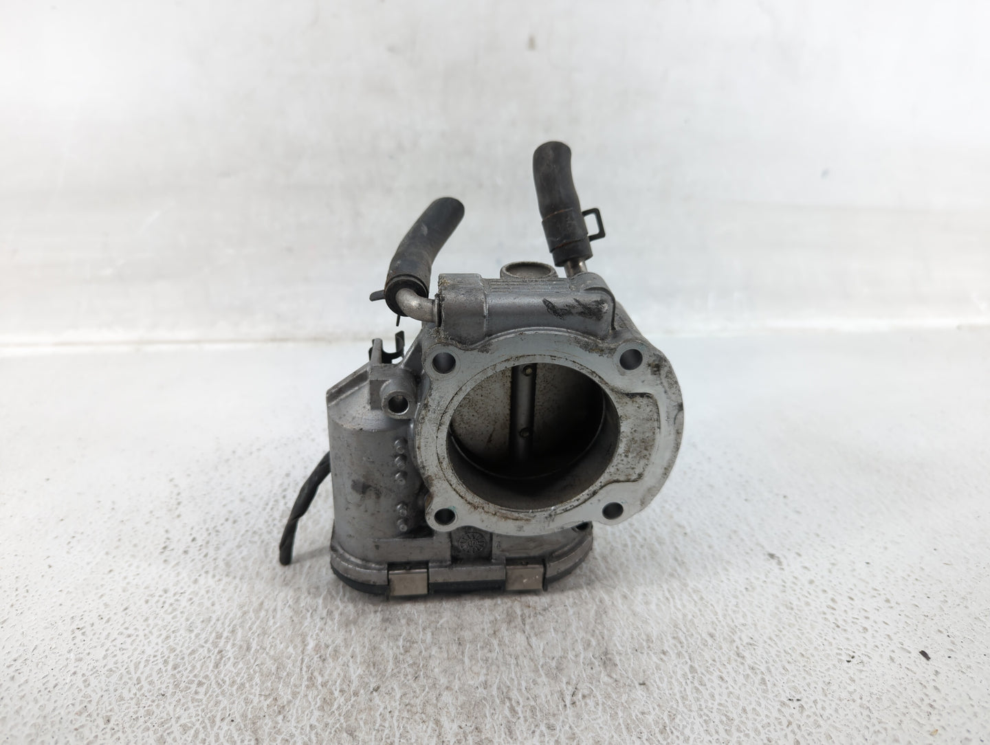2010-2012 Hyundai Santa Fe Throttle Body P/N:35100-25400 Fits Fits 2006 2007 2008 2009 2010 2011 2012 2013 OEM Used Auto Par