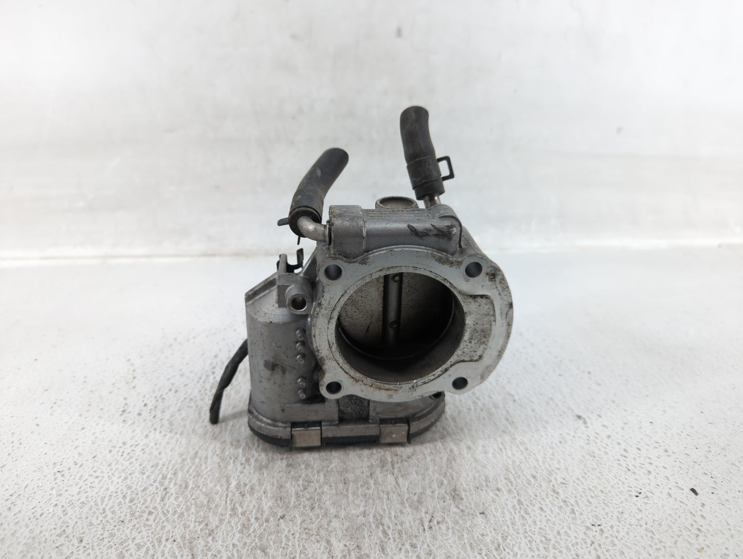 2010-2012 Hyundai Santa Fe Throttle Body P/N:35100-25400 Fits Fits 2006 2007 2008 2009 2010 2011 2012 2013 OEM Used Auto Par