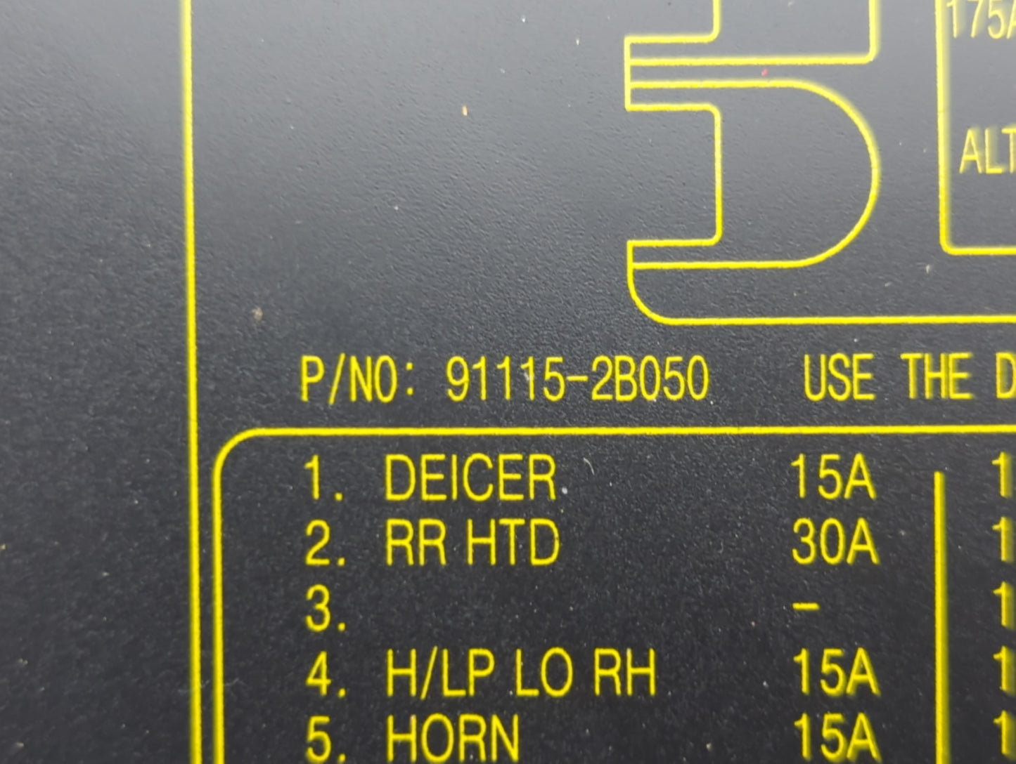 2010-2012 Hyundai Santa Fe Fusebox Fuse Box Panel Relay Module P/N:91115-2B050 Fits Fits 2010 2011 2012 OEM Used Auto Parts 