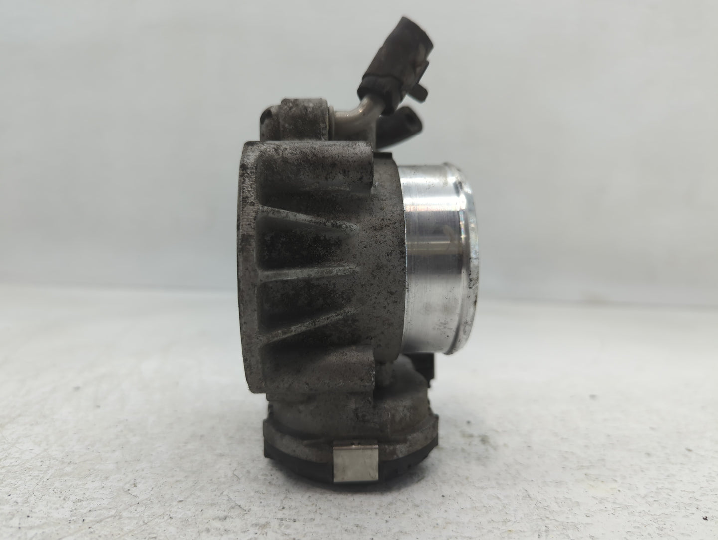 2010-2012 Hyundai Santa Fe Throttle Body P/N:9 590 930 001 35100-25400 Fits Fits 2006 2007 2008 2009 2010 2011 2012 2013 OEM