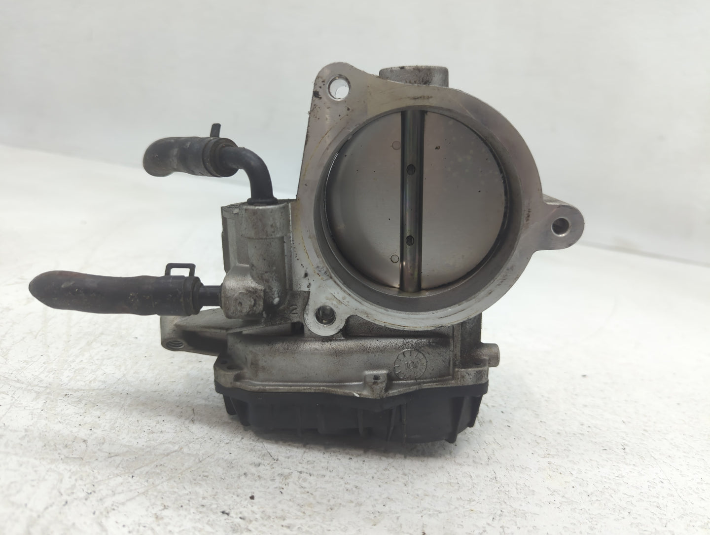 2010-2012 Hyundai Santa Fe Throttle Body P/N:35100-3C70 28099075 Fits Fits 2010 2011 2012 2013 2014 OEM Used Auto Parts - Oe