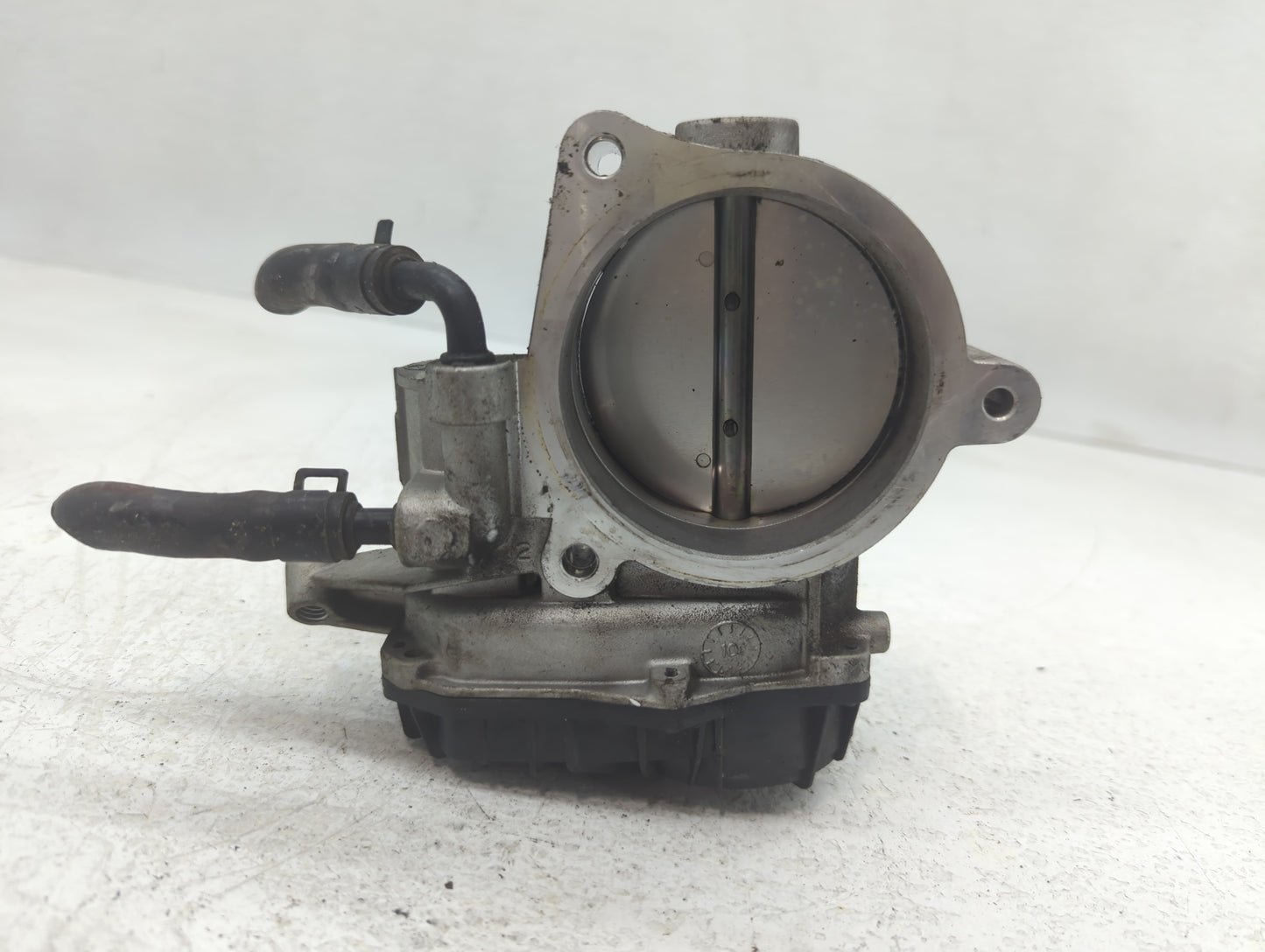 2010-2012 Hyundai Santa Fe Throttle Body P/N:35100-3C70 28099075 Fits Fits 2010 2011 2012 2013 2014 OEM Used Auto Parts - Oe
