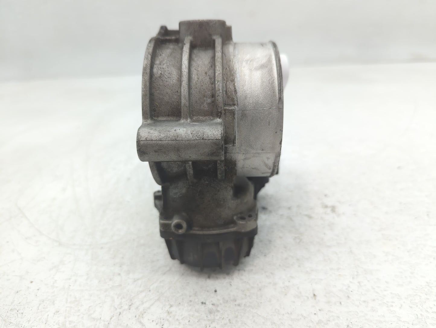 2010-2012 Hyundai Santa Fe Throttle Body P/N:35100-3C70 28099075 Fits Fits 2010 2011 2012 2013 2014 OEM Used Auto Parts - Oe