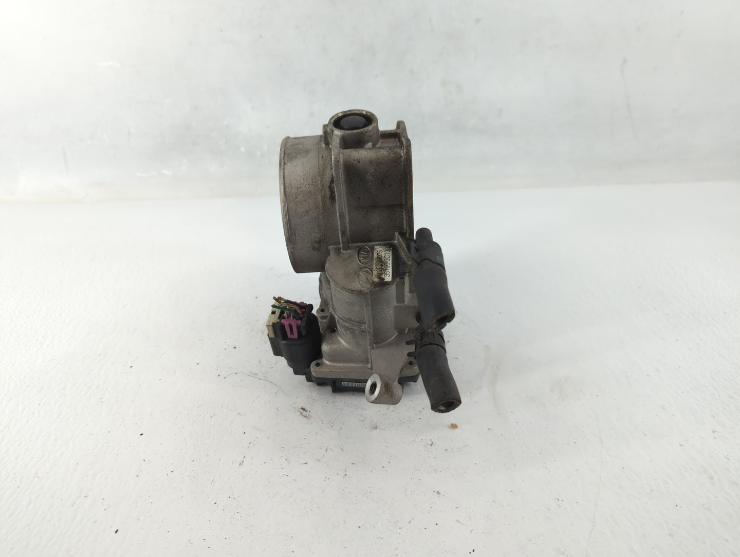 2010-2012 Hyundai Santa Fe Throttle Body P/N:28099075 35100-3C700 Fits Fits 2010 2011 2012 2013 2014 OEM Used Auto Parts - O