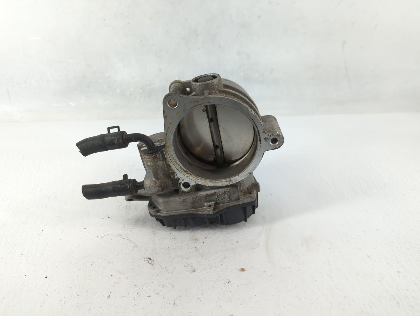 2010-2012 Hyundai Santa Fe Throttle Body P/N:28099075 35100-3C700 Fits Fits 2010 2011 2012 2013 2014 OEM Used Auto Parts - O