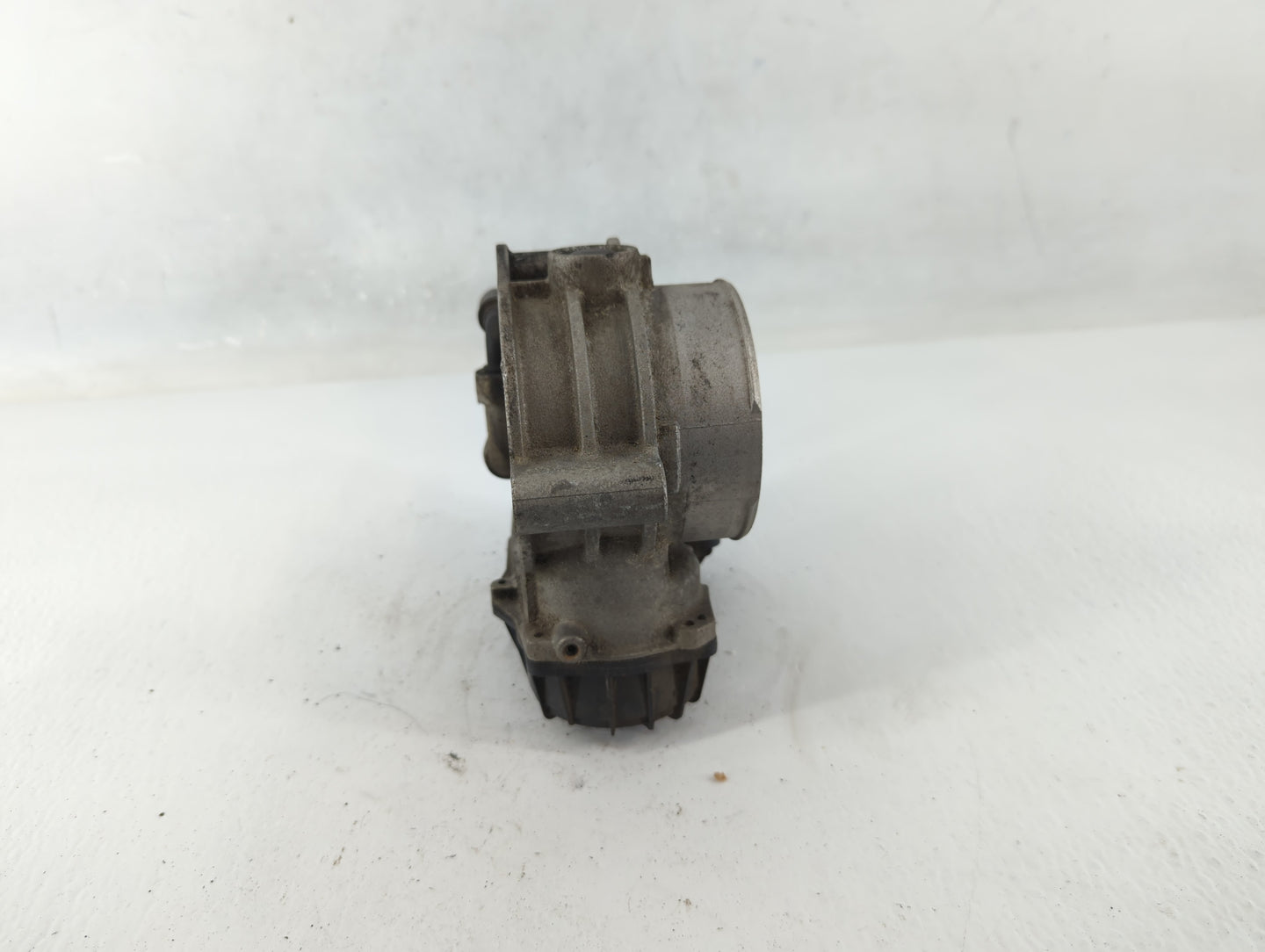 2010-2012 Hyundai Santa Fe Throttle Body P/N:28099075 35100-3C700 Fits Fits 2010 2011 2012 2013 2014 OEM Used Auto Parts - O