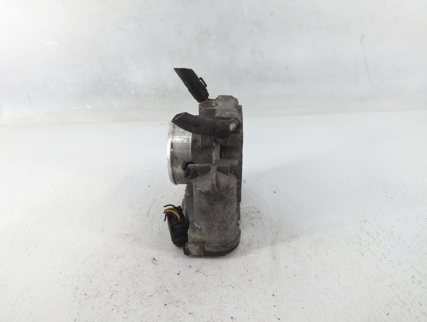 2010-2012 Hyundai Santa Fe Throttle Body P/N:9 590 930 001 35100-25400 Fits Fits 2010 2011 2012 2013 2014 OEM Used Auto Part