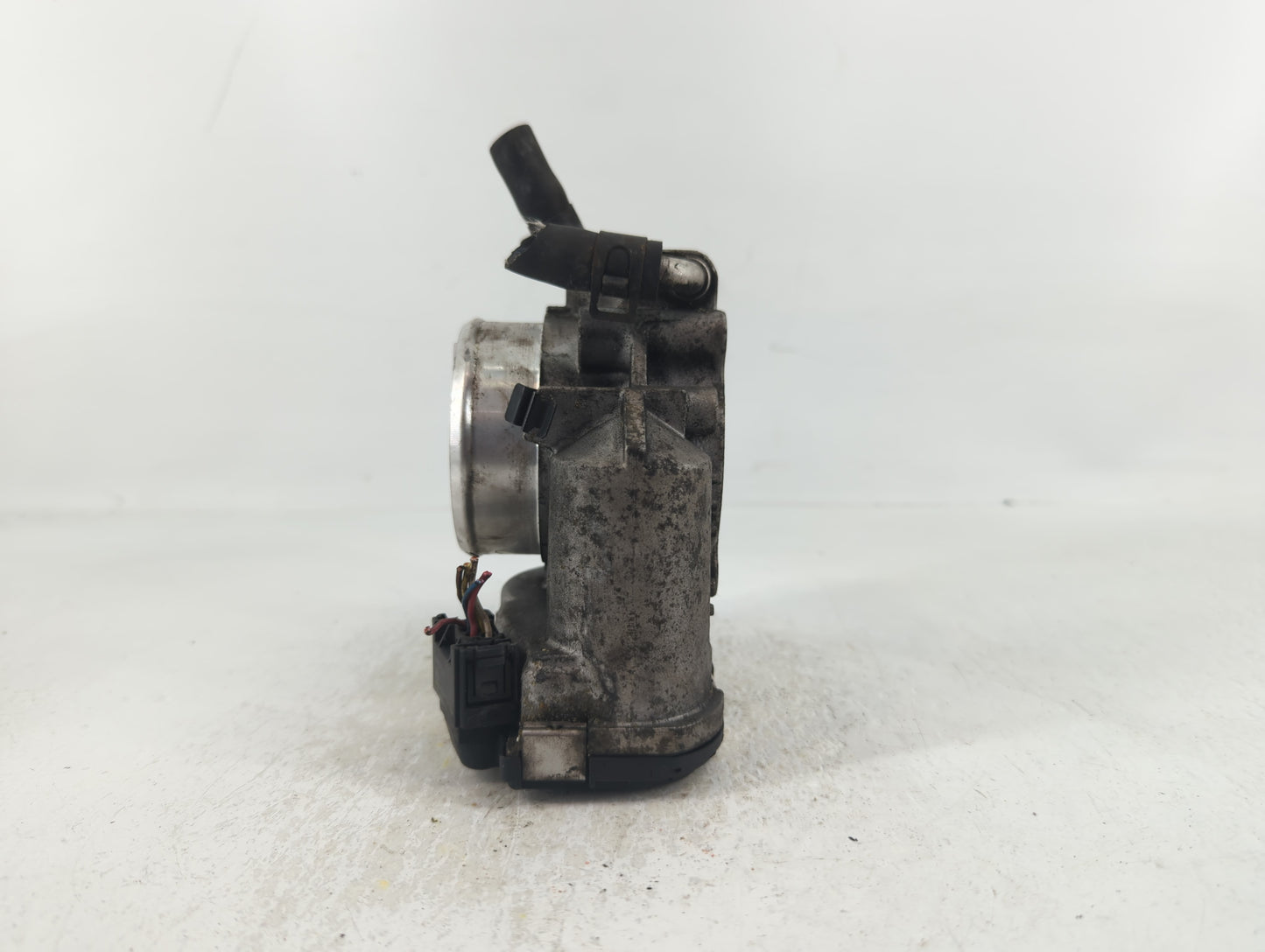 2010-2012 Hyundai Santa Fe Throttle Body P/N:35100-25400 Fits Fits 2006 2007 2008 2009 2010 2011 2012 2013 OEM Used Auto Par