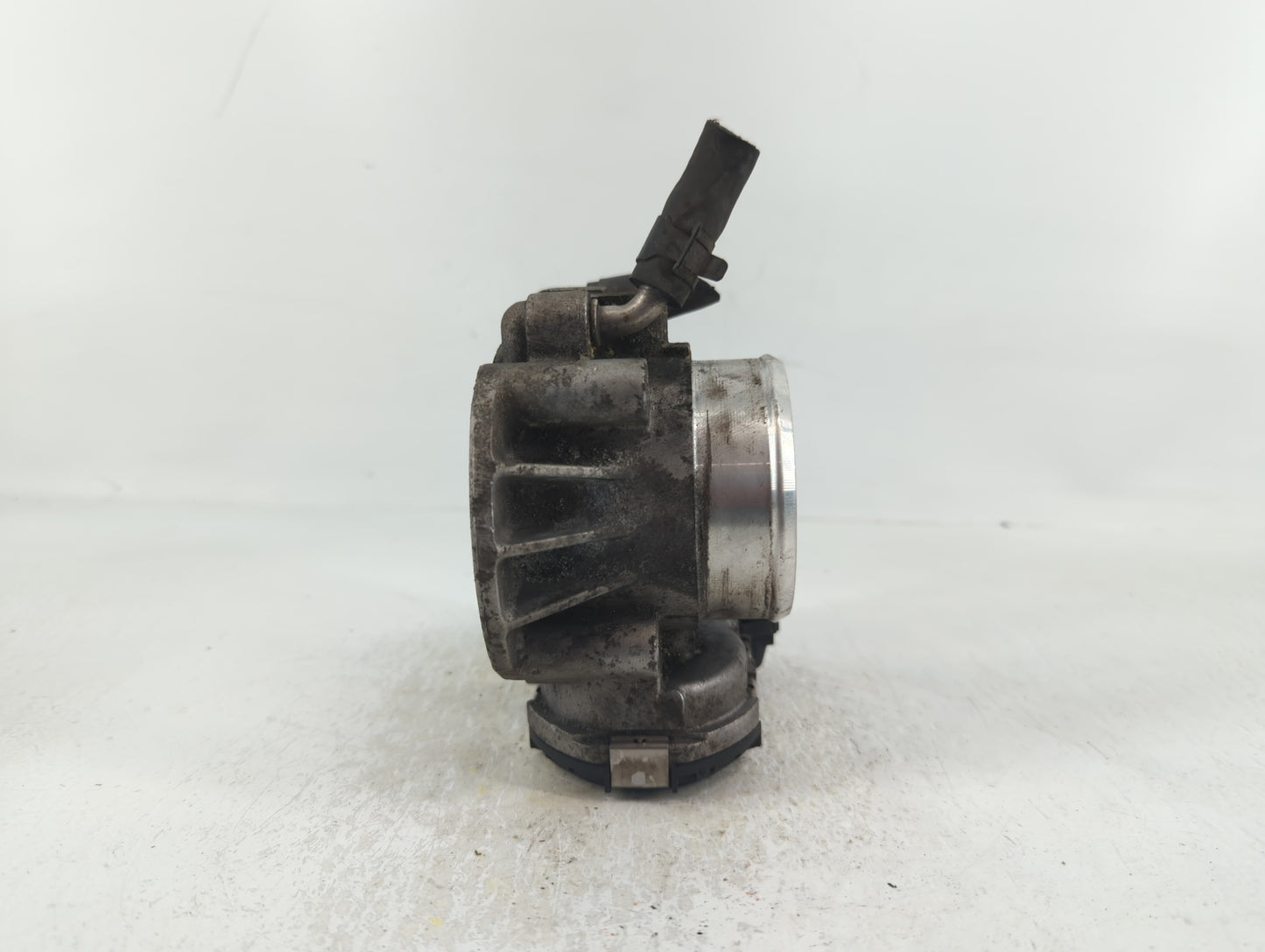 2010-2012 Hyundai Santa Fe Throttle Body P/N:35100-25400 Fits Fits 2006 2007 2008 2009 2010 2011 2012 2013 OEM Used Auto Par