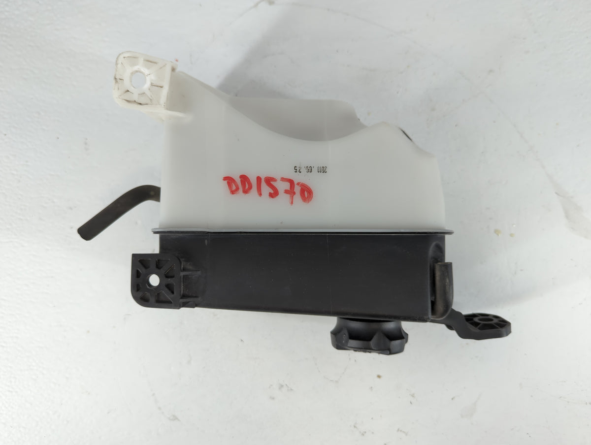 2010 Hyundai Santa Fe Radiator Coolant Overflow Expansion Tank Bottle - Oemusedautoparts1.com