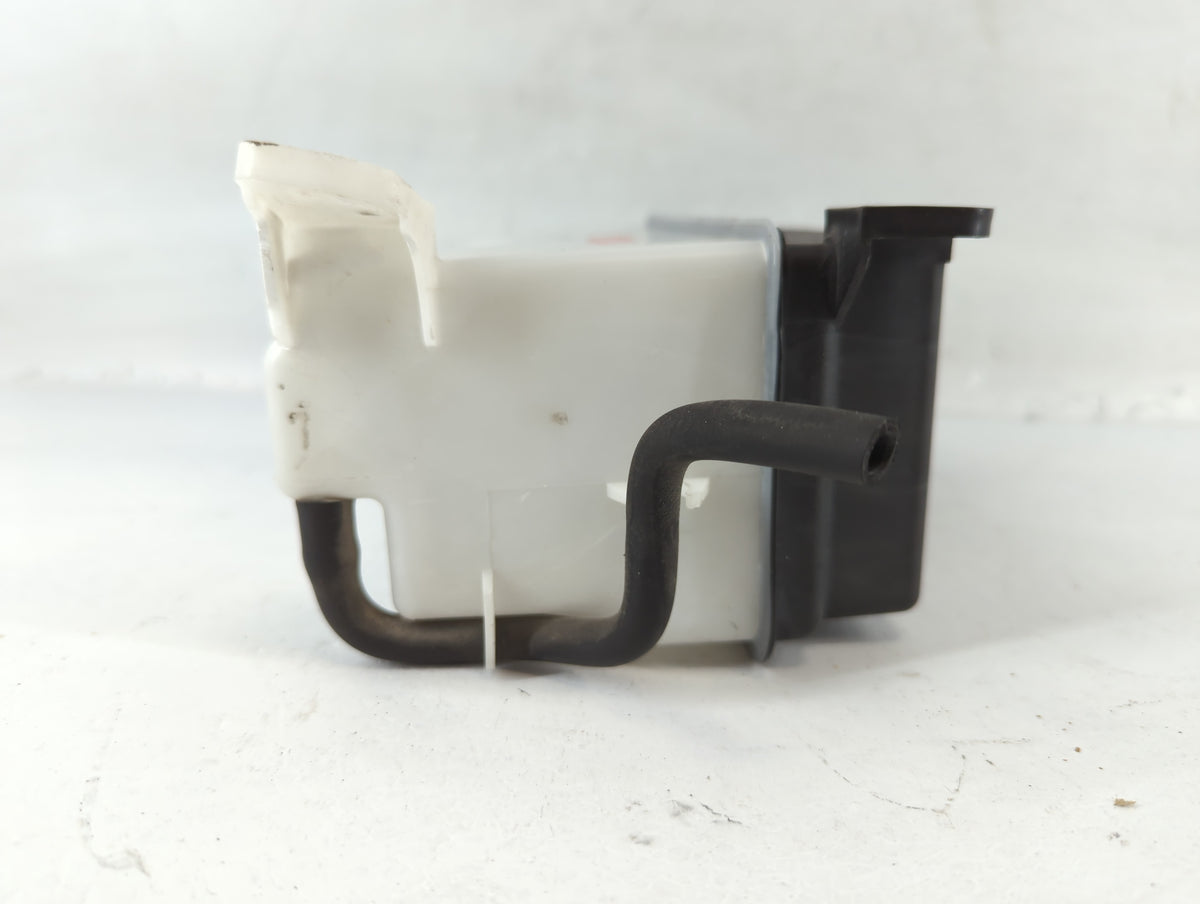 2010 Hyundai Santa Fe Radiator Coolant Overflow Expansion Tank Bottle - Oemusedautoparts1.com