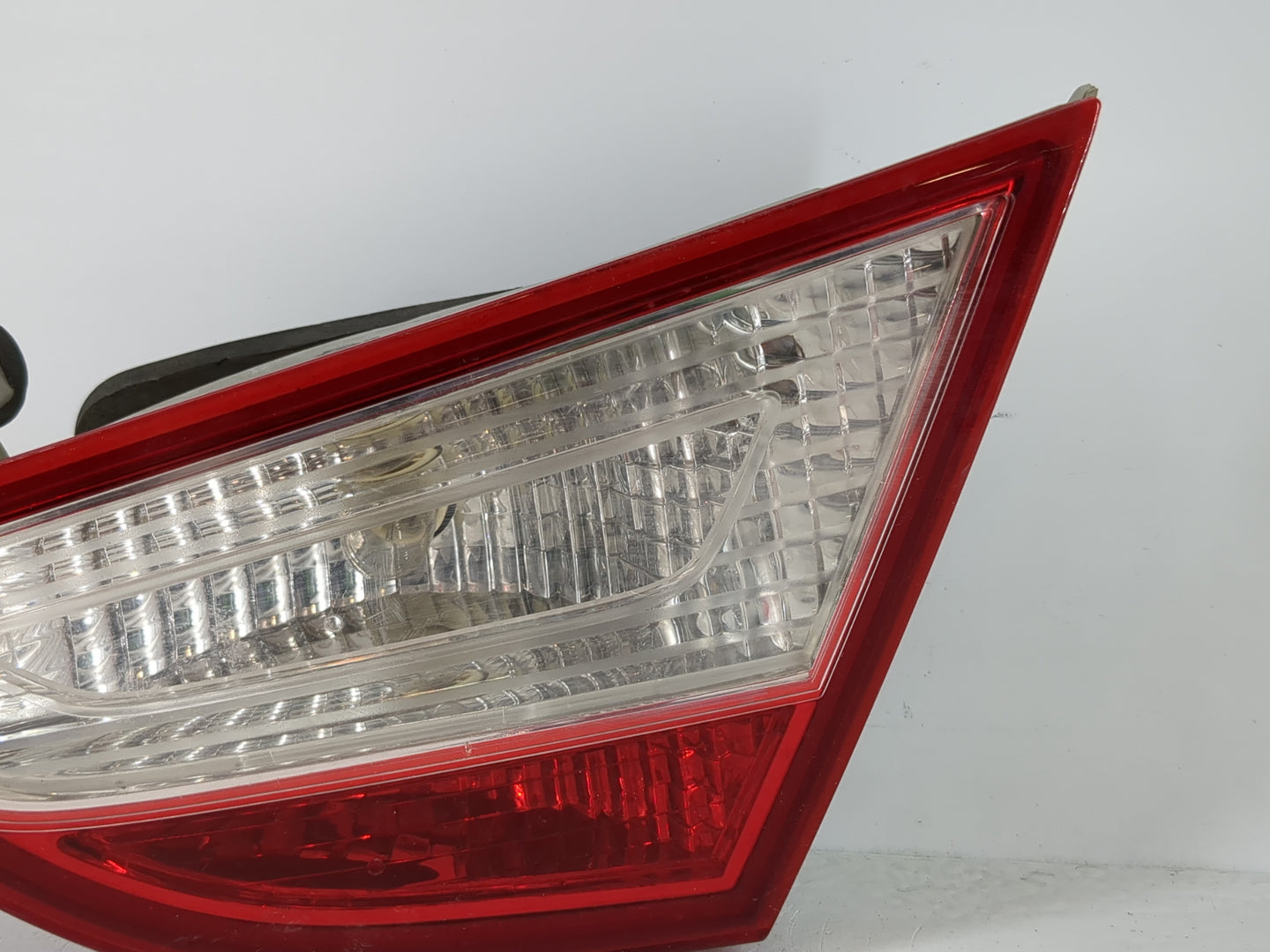 2011-2014 Hyundai Sonata Tail Light Assembly Passenger Right OEM P/N:92404-3Q Fits Fits 2011 2012 2013 2014 OEM Used Auto Pa