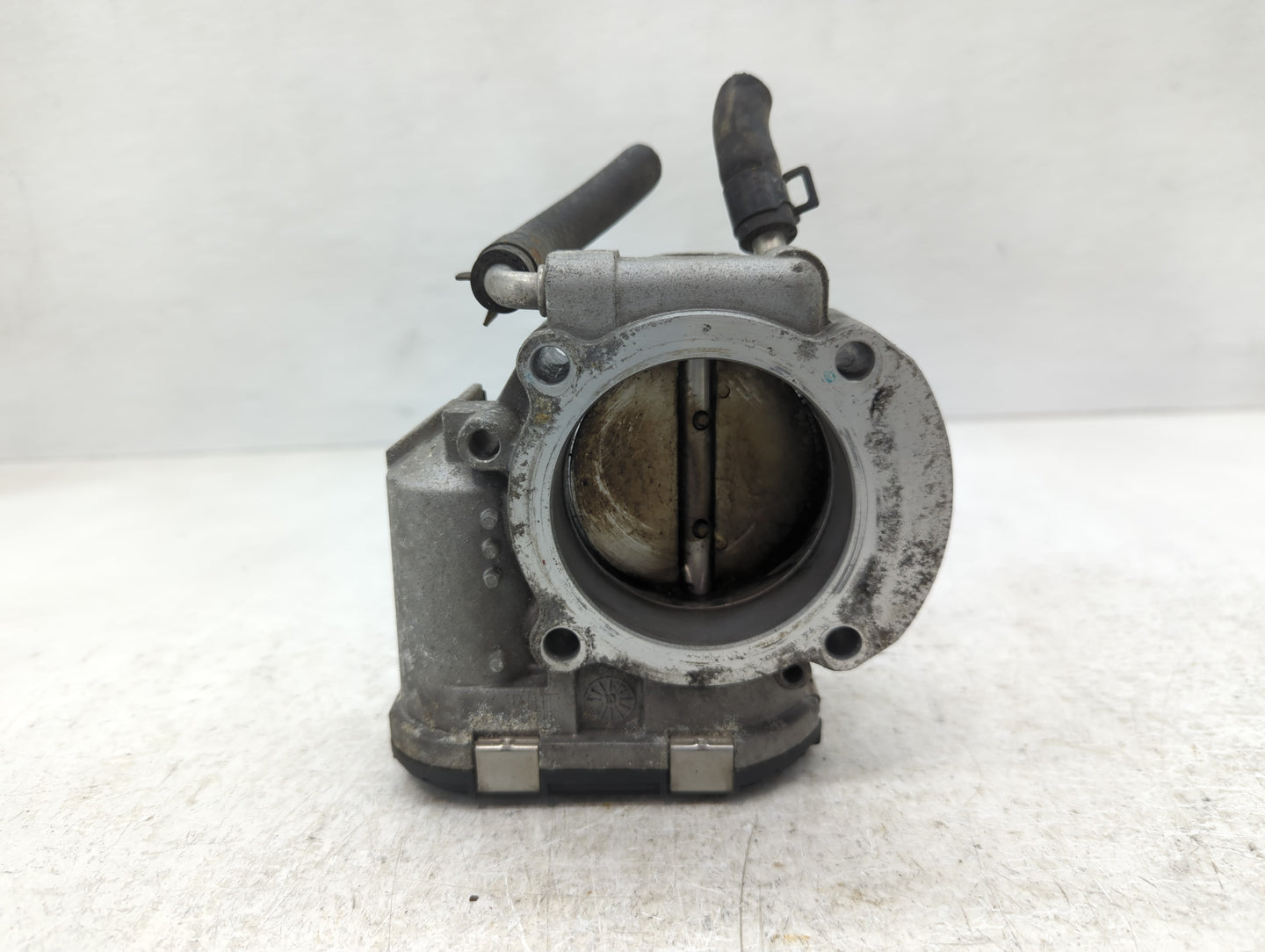 2011-2014 Hyundai Sonata Throttle Body P/N:35100-2G700 Fits Fits 2011 2012 2013 2014 2015 2016 OEM Used Auto Parts - Oemused