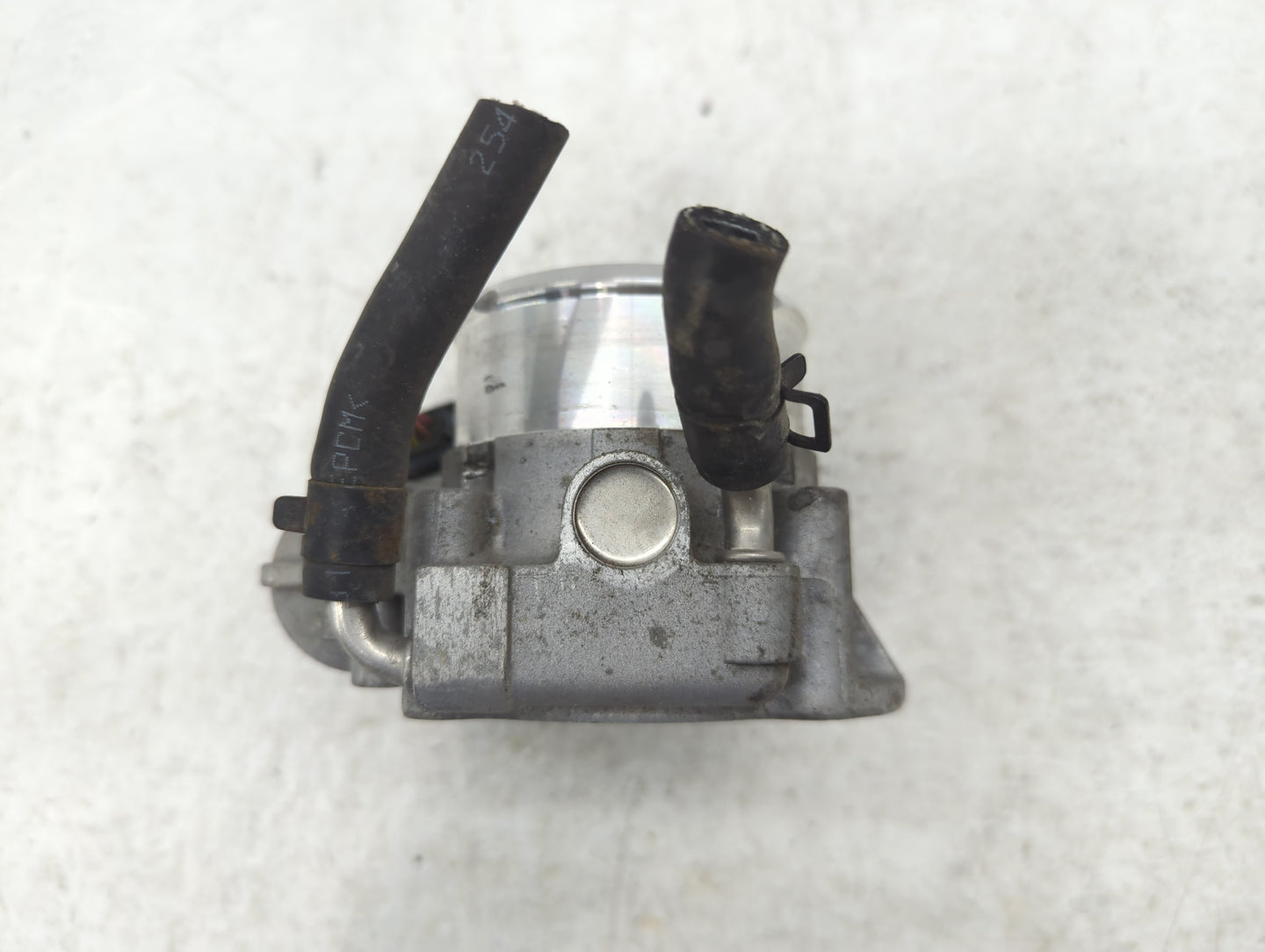 2011-2014 Hyundai Sonata Throttle Body P/N:35100-2G700 Fits Fits 2011 2012 2013 2014 2015 2016 OEM Used Auto Parts - Oemused